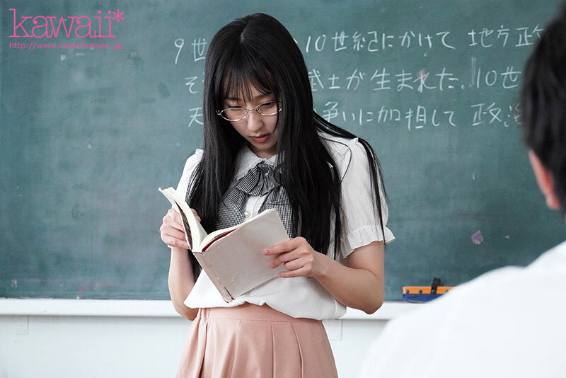 来看一下老师的巨乳吧！和学生独处就会露出整个胸部的教育实习生！