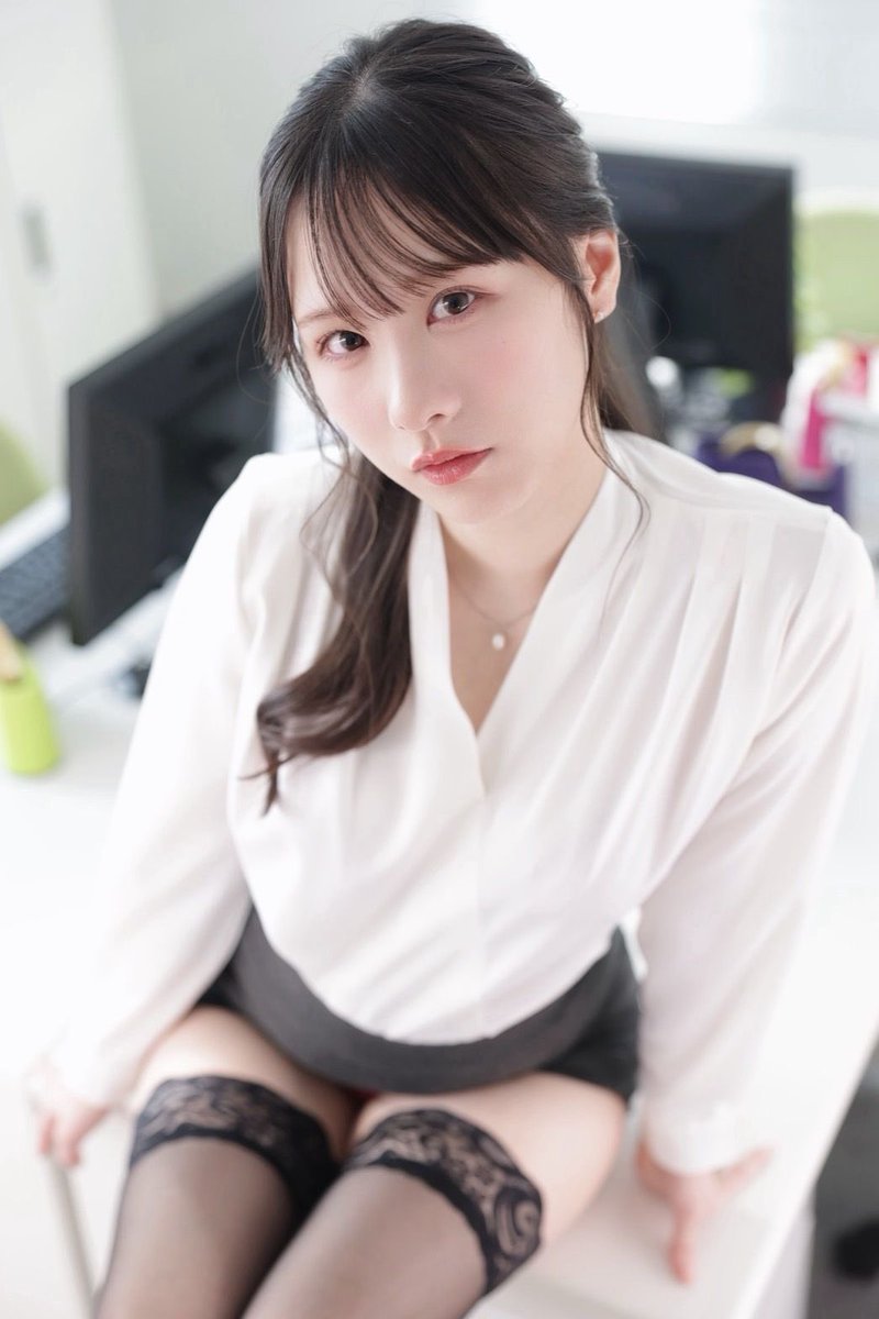 AV女优大战AI!23岁E罩杯白嫩巨乳美少女