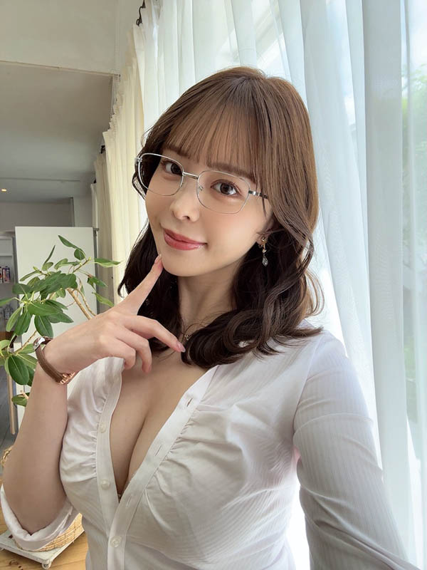 考满分就随便你玩一整天！25岁G罩杯白嫩爆乳美少女「九野雏乃」新作化身性感女仆！